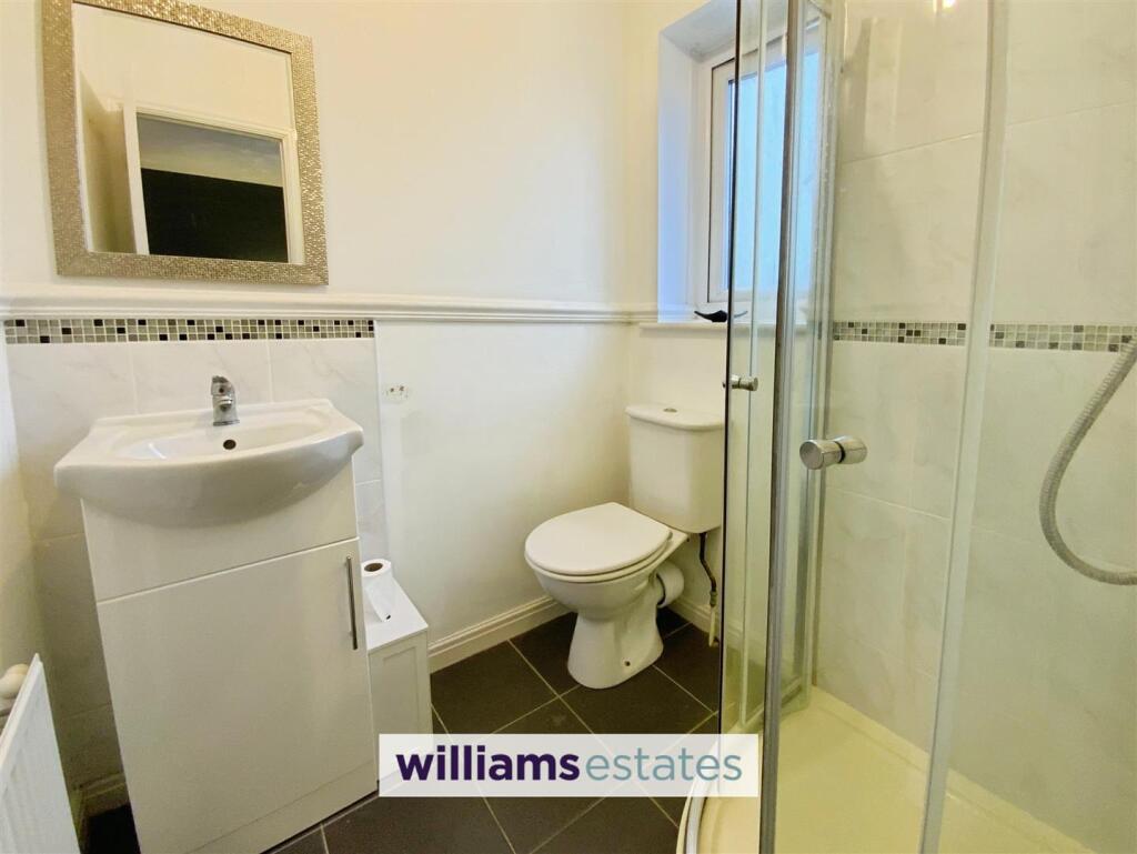 master en-suite shower