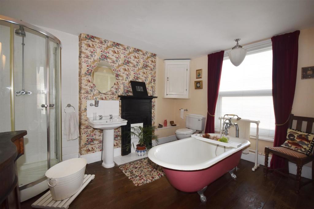 Bathroom.JPG
