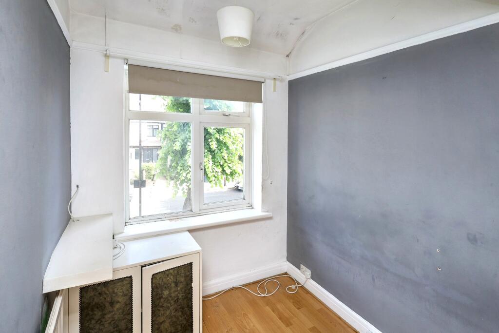 17 Tees Avenue, Perivale, Greenford, UB6 8JH