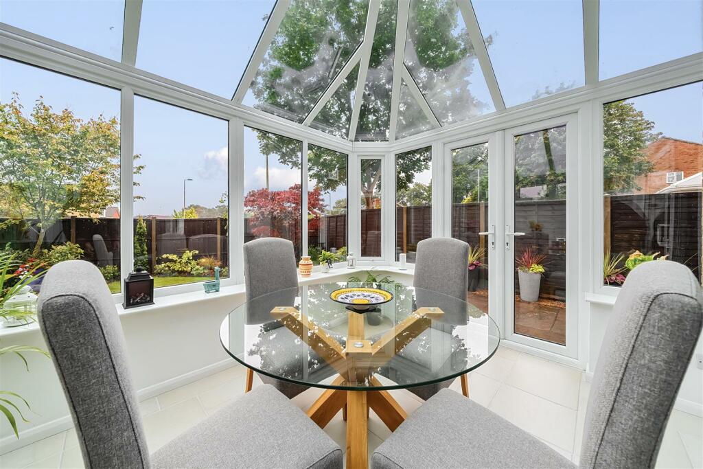 Conservatory/Dining Room