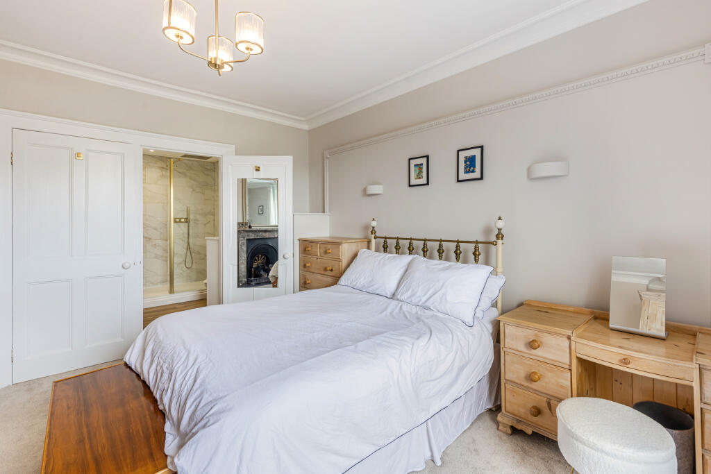 16 Bedroom  x 2 Windrush 7a Ridge Hill Dartmouth -