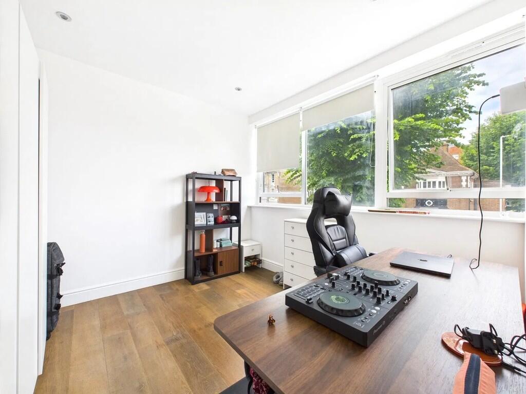 Second-bedroom._1...