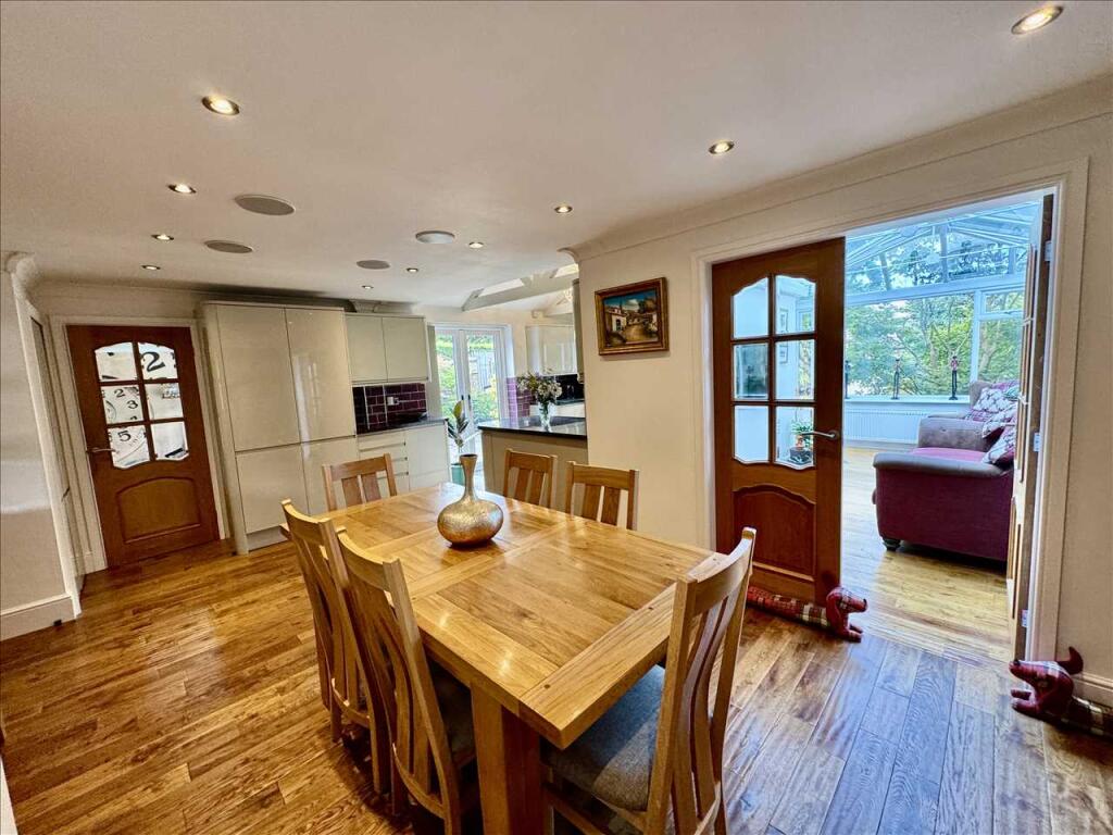 LIVING KITCHEN