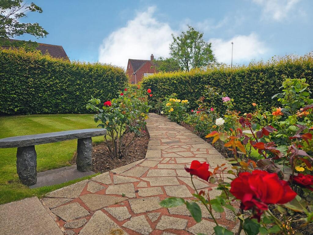 d4033f80-44dc-484e-b684-5503cc90f830