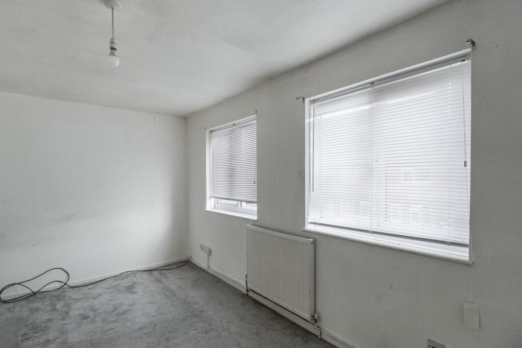 13 Oakley Close, Beckton, London E6 5RT