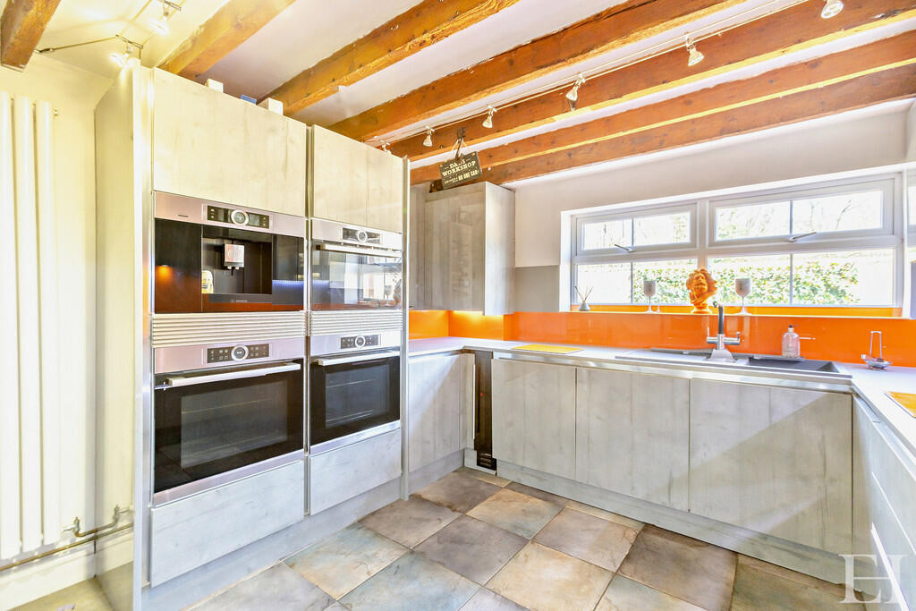 8638920-interiorW...