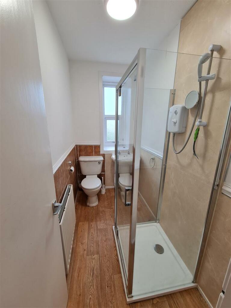 1c Sandgate Shower Room.jpg