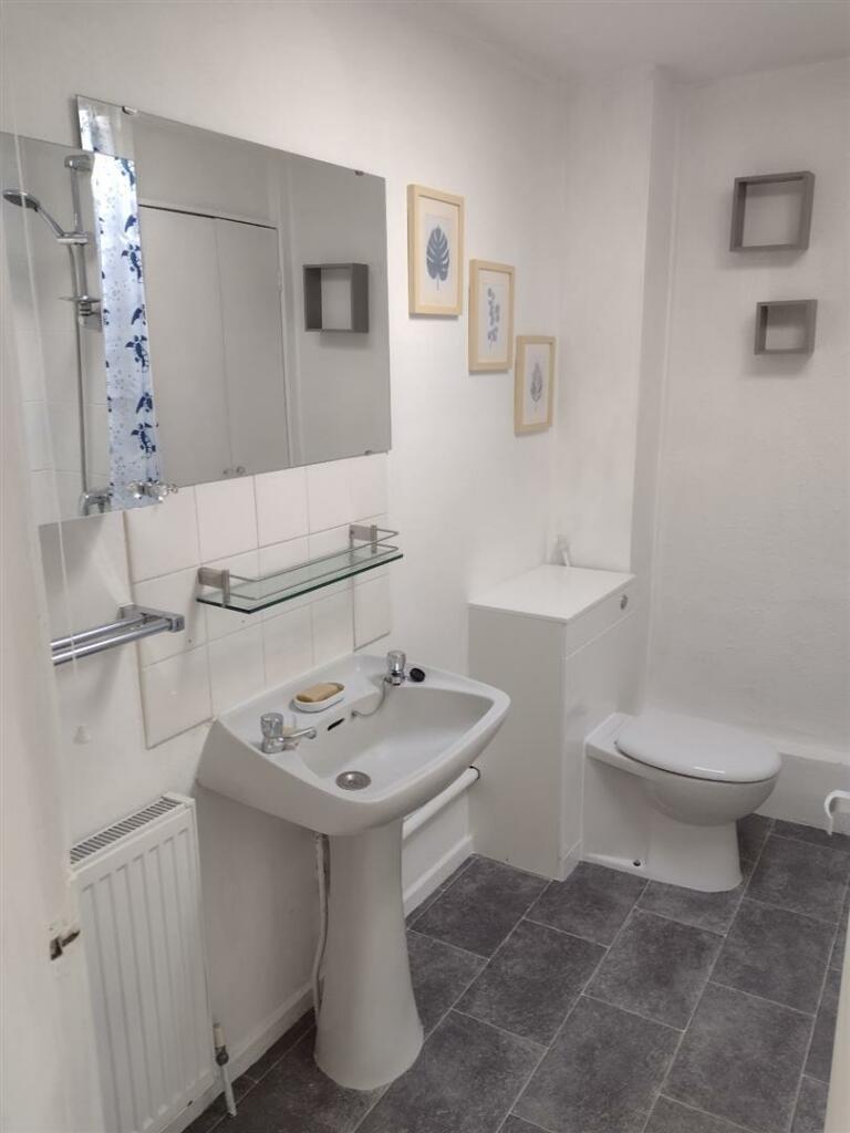 20200618_163656 - Owners photos - bathroom 1 (best