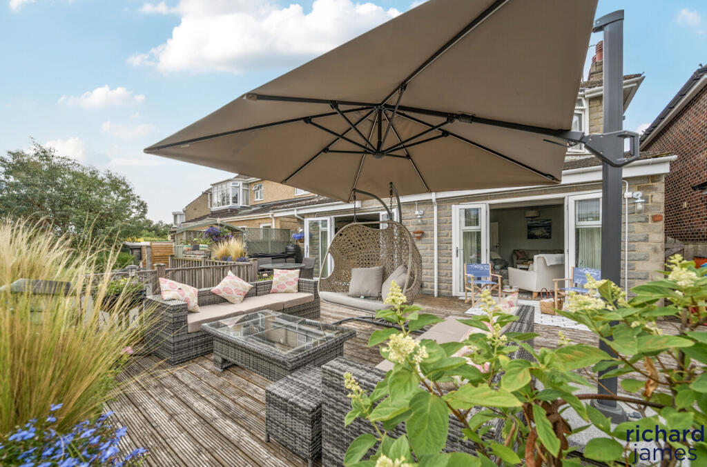 6846e97e156e4de3964a2b0b55917f88