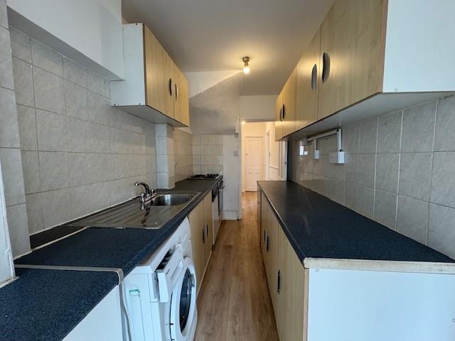 kitchen 2.jpg