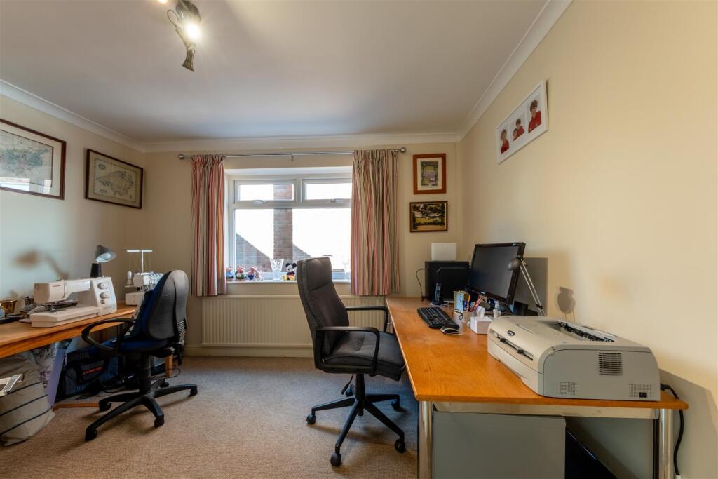 10 Windsor Close-012.jpg