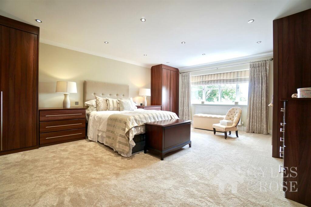 Principal bedroom