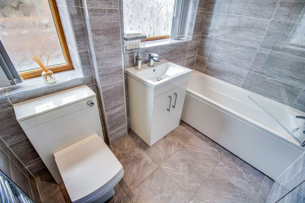 BATHROOM/W.C.