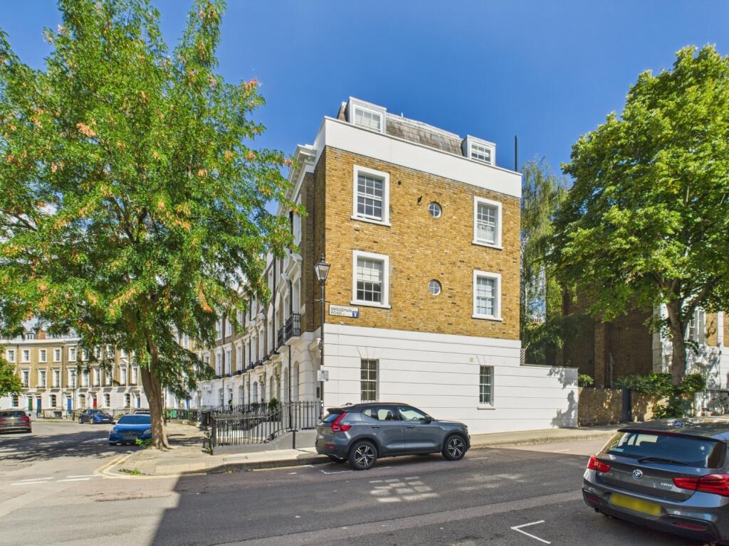 CAM03750G0-PR0071-STILL001