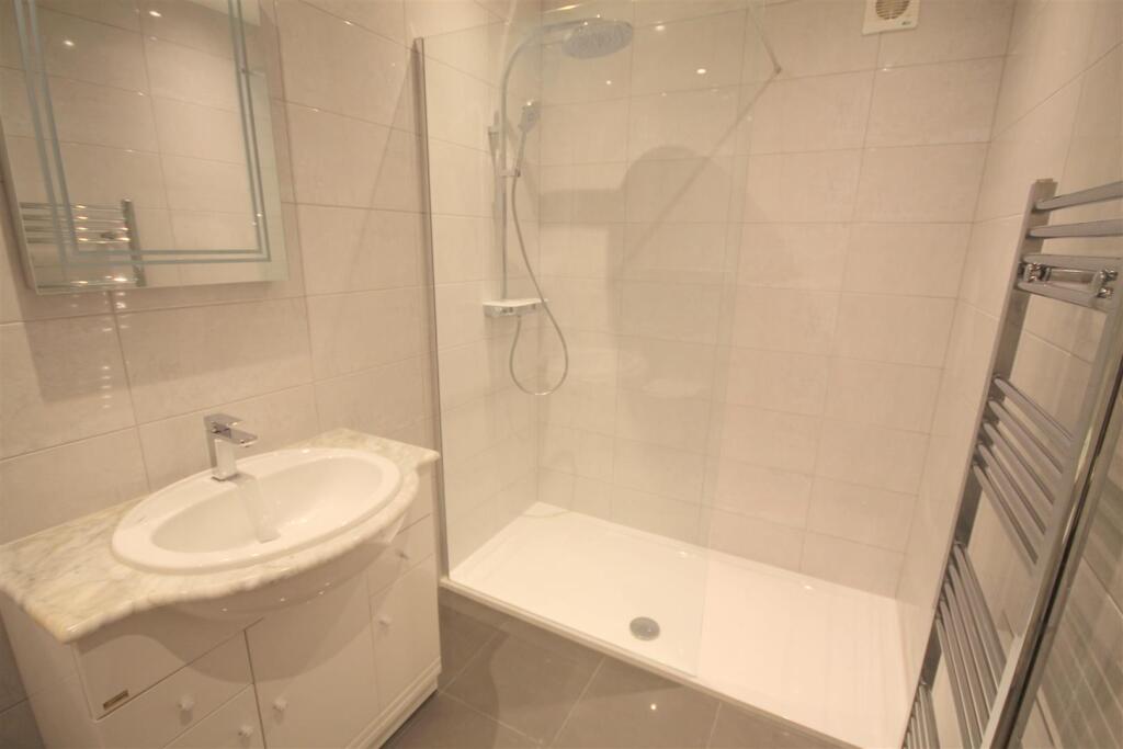 Shower room 1.JPG