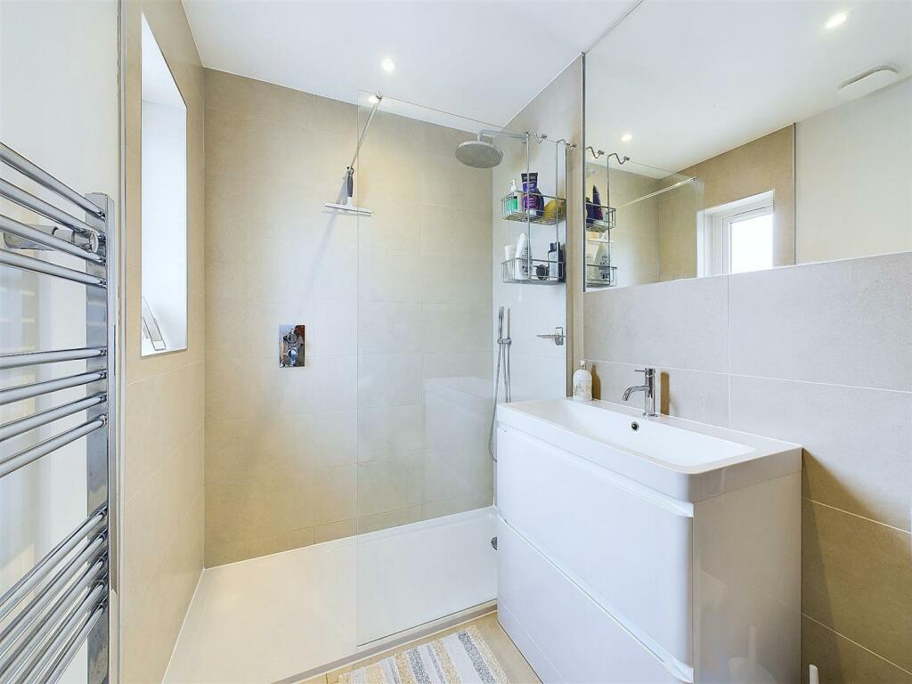 Bedroom 2 en-suite