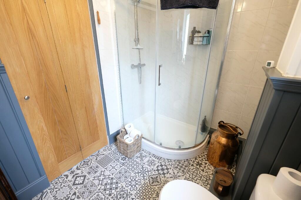 SHOWER ROOM