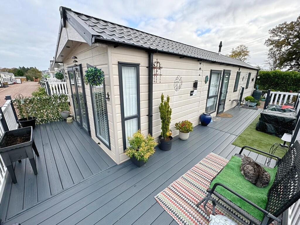 Facetune_12-11-20...