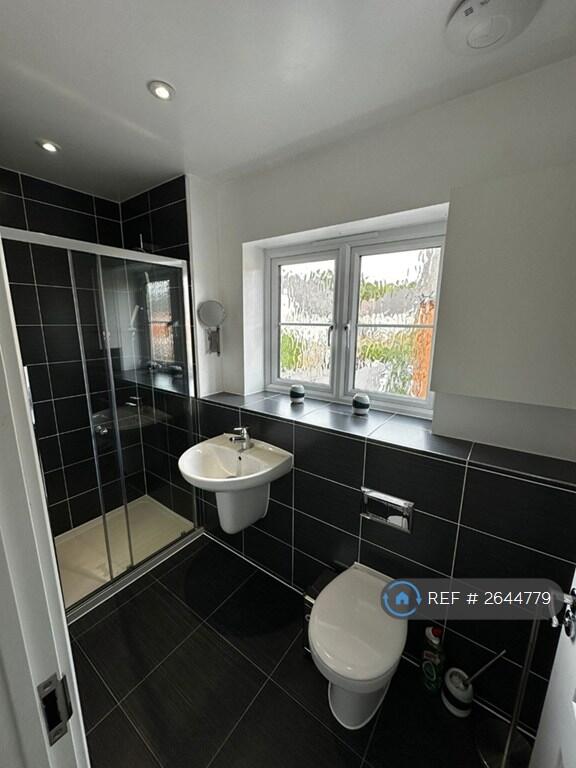 En-Suite Bathroom