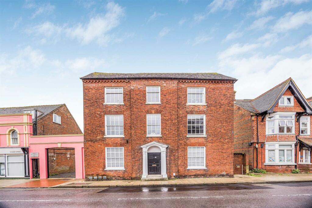 Flat 2, 21, Elmore Court, East Street, Havant-Smal