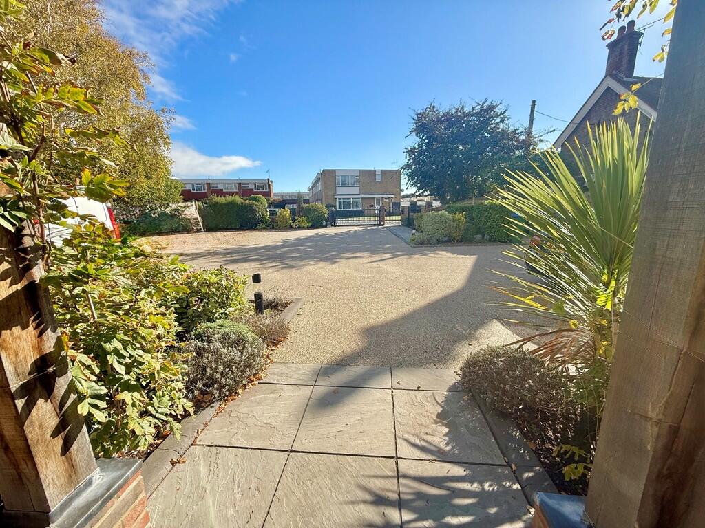 2 Harwood Apartme...