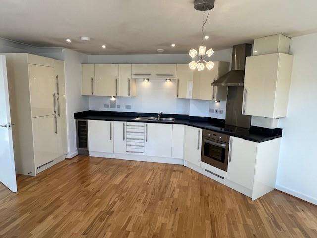 Kitchen 2.jpg