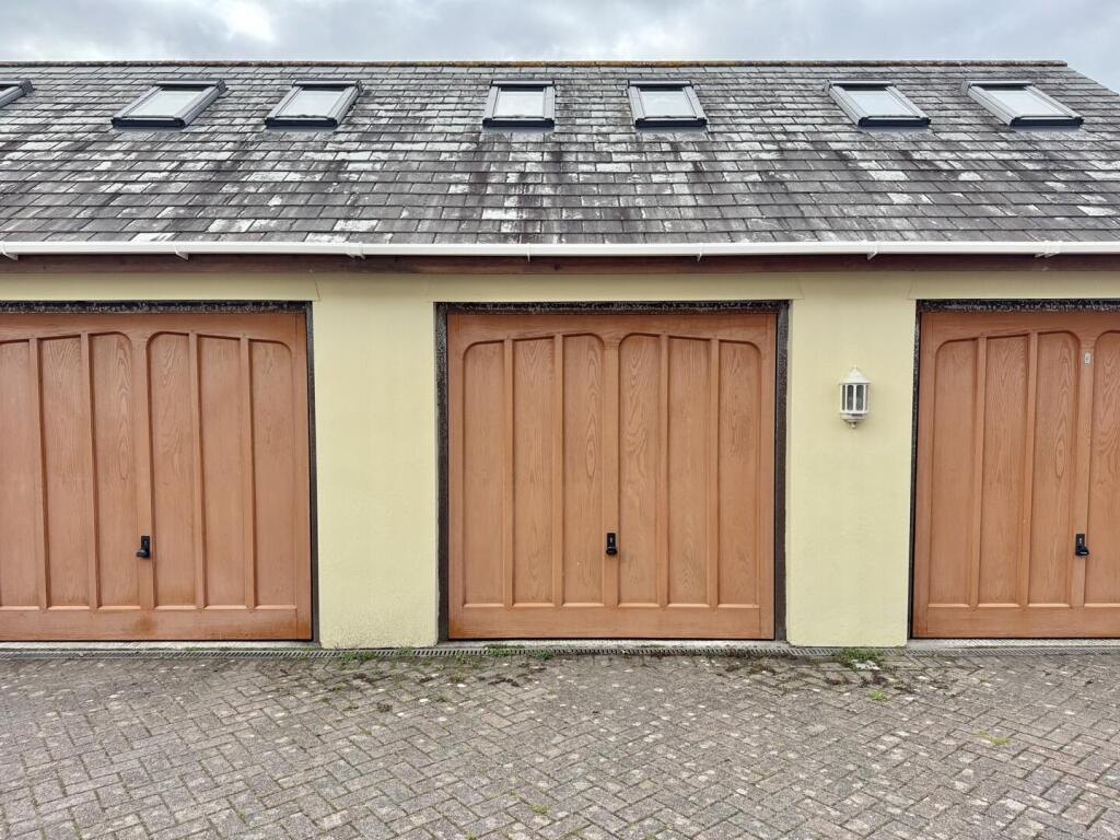 Single Garage In Block