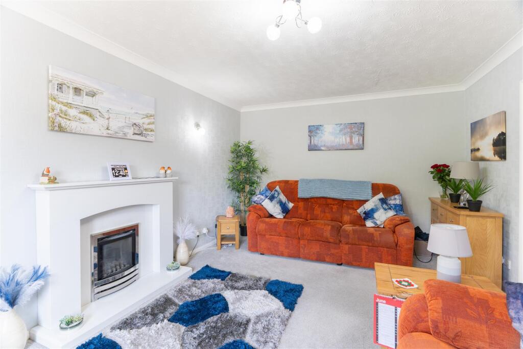 14 Barnside Way-16.jpg