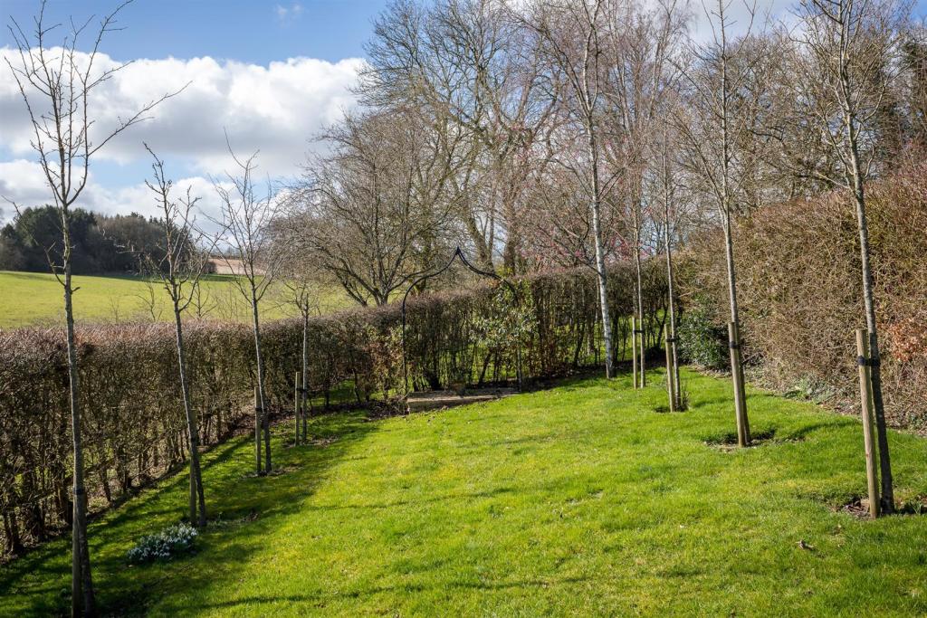 24 - Manor Barn - GL53 9PD - Web.jpg