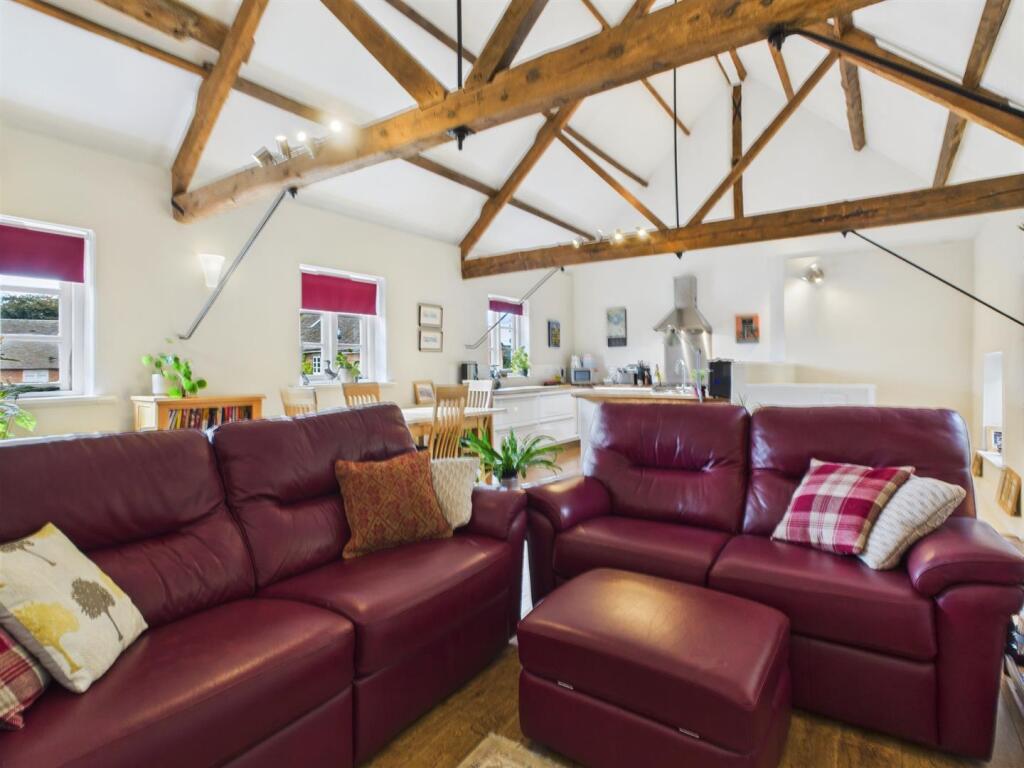 Lounge/Dining Kitchen