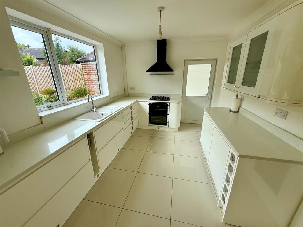 BR71 Kitchen.jpg