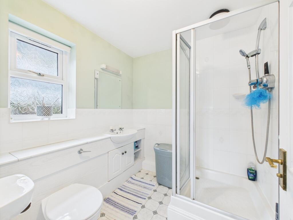 en-suite shower room