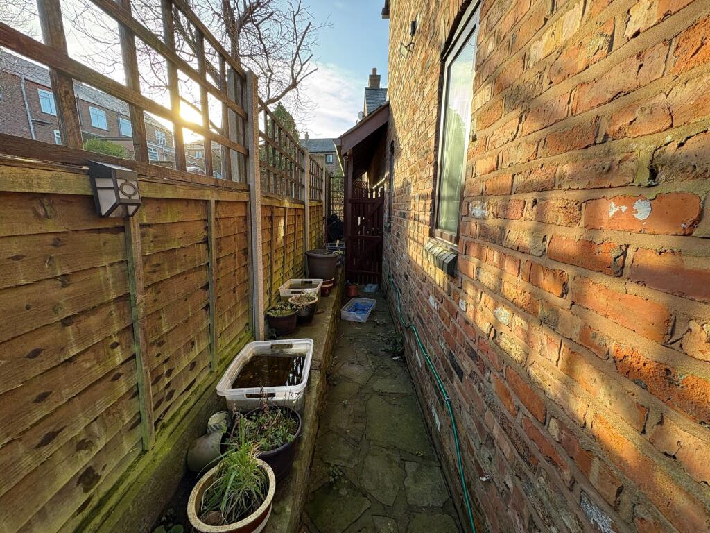 Courtyard to Carport (access)