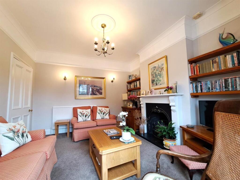 Livign room 2.jpg
