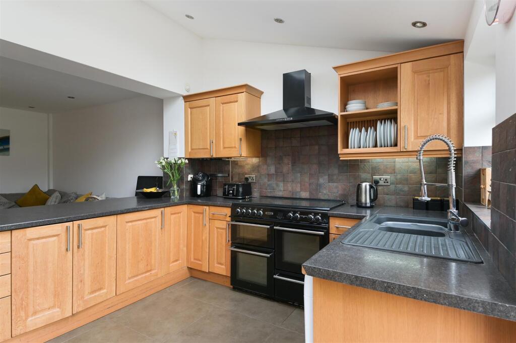 CHIPSTEAD WAY,42- (13).jpg