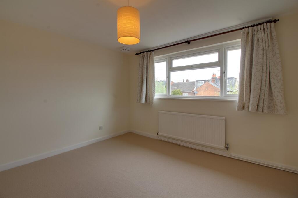 Bedroom 1 (Main)