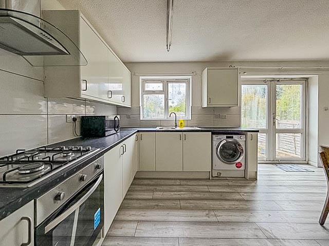 kitchen 1.jpg