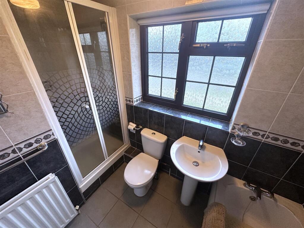BATHROOM 2.jpg