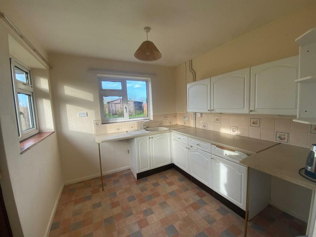 Kitchen: