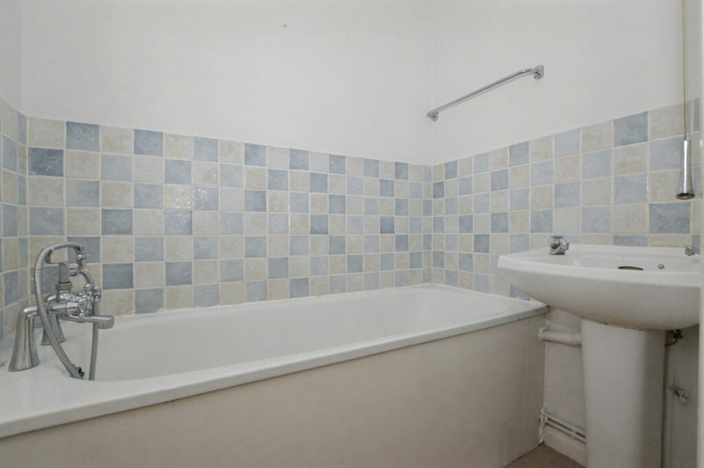 Flat 3, 36 Clanricarde Gardens, Notting Hill Gate, London, W2 4JW