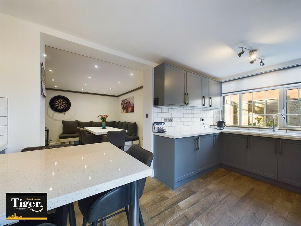 CAM02176G0-PR0346...