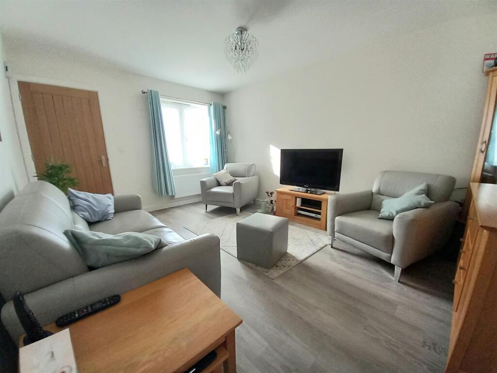 1 Curlew Drive Lounge.jpg