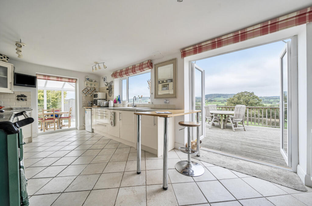 1364639-4-68ed2b3...