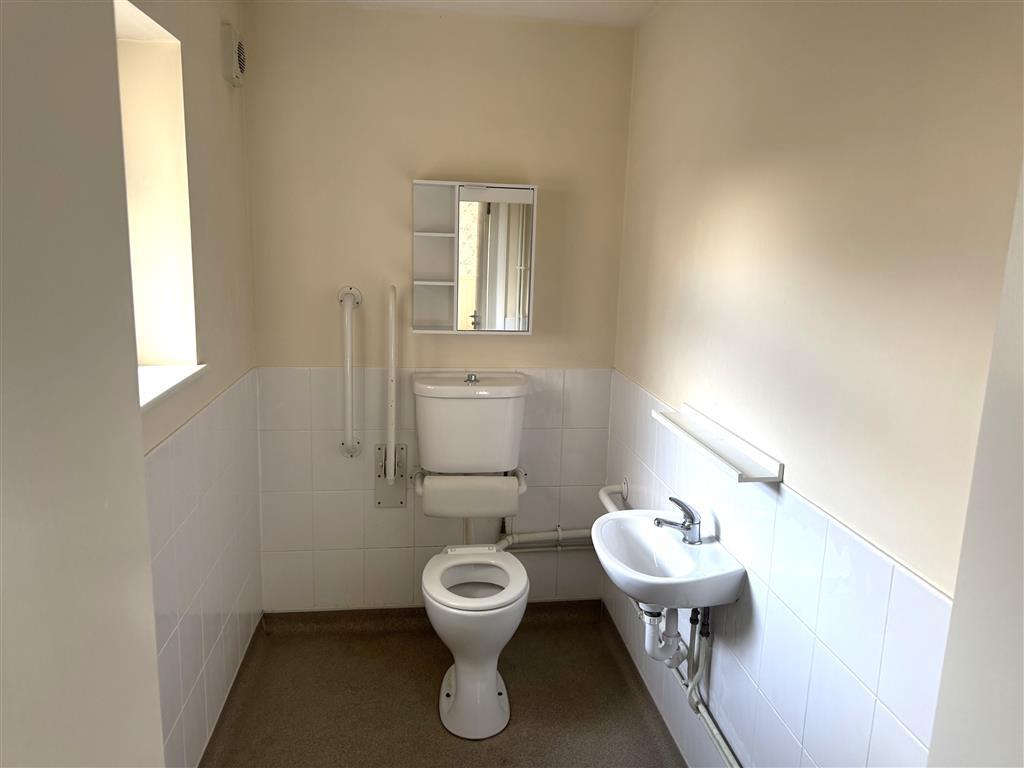 Cloakroom/wc