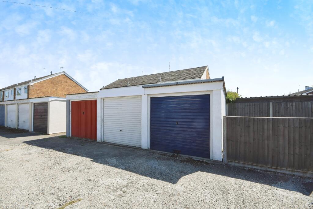 Garage (end blue garage)