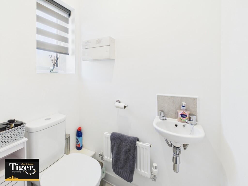 CAM02176G0-PR0519...