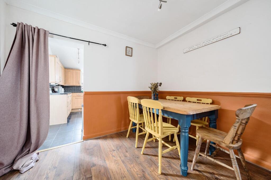 Dining Room (2/2)