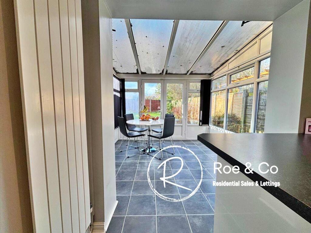 Breakfast bar/Conservatory