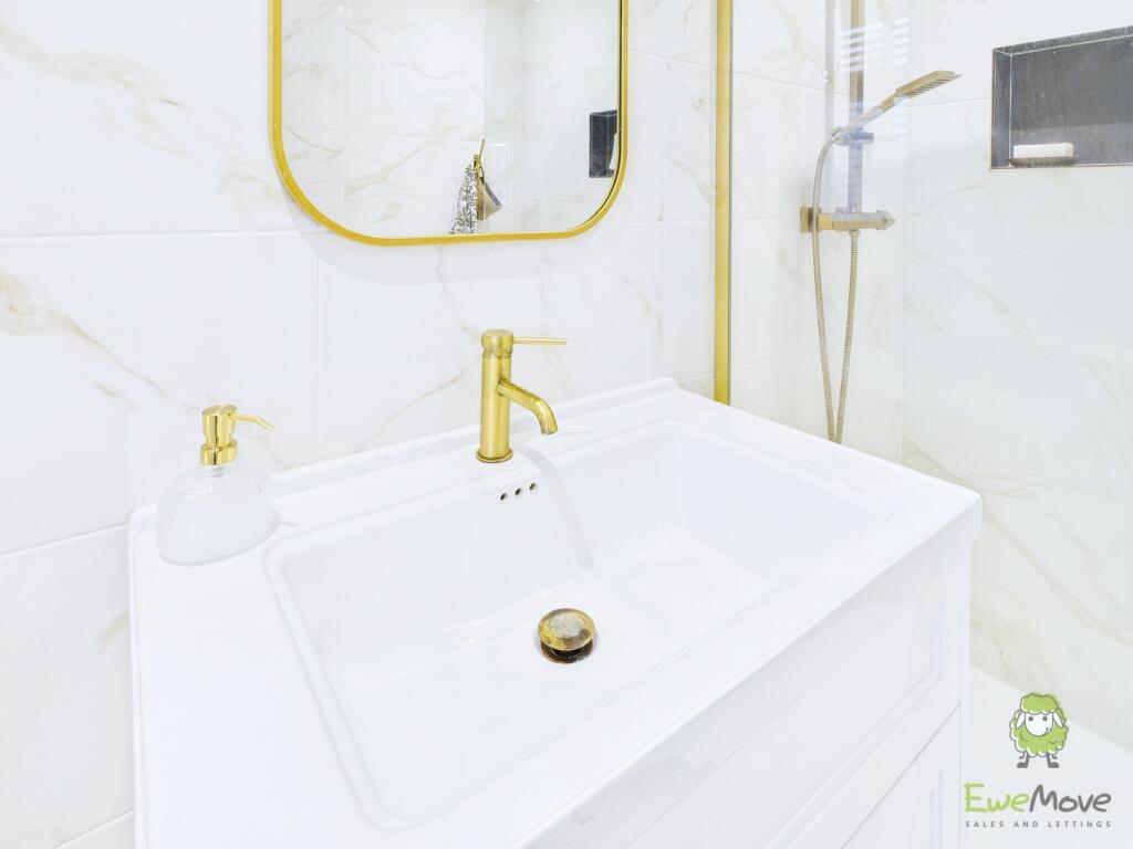 CAM01543G0-PR0166-STILL014