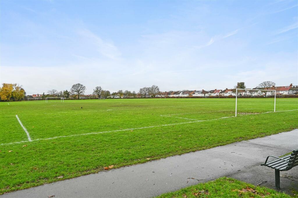 AR - Eastfields Road9.JPG